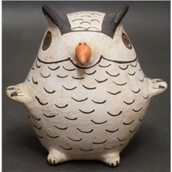 ACOMA INDIAN POTTERY OWL  (CHINO)