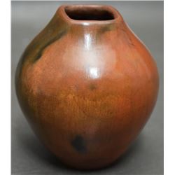 NAVAJO INDIAN POTTERY VASE (CLING)