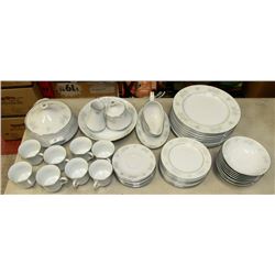 VINTAGE SERVICE FOR 8 DISH SET WITH SEVERAL