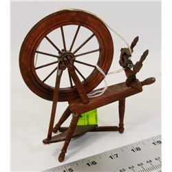 VINTAGE WORKING MINIATURE SPINNING WHEEL