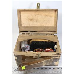 VINTAGE ESQUIRE SHOE CARE SET MADE IN CANADA
