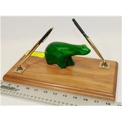 VINTAGE GREEN STONE POLAR BEAR PEN SET ON STAND