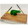 Image 1 : VINTAGE GREEN STONE POLAR BEAR PEN SET ON STAND