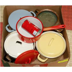 FOUR PIECES OF VINTAGE ENAMELWARE, BLUE RIBBON TIN