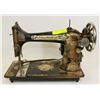 Image 1 : ANTIQUE SINGER SEWING MACHINE