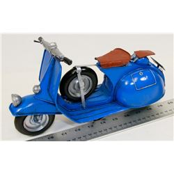 LARGE NEW METAL ANTIQUE LOOKING SCOOTER