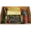 Image 1 : FLAT OF ASSORTED TOOLS INCLUDING TIN SNIPS, ,