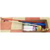 Image 1 : FLAT OF CLEANING SUPPLIES INCLUDING SWIFFER WET
