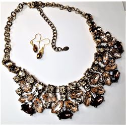 18)  GOLD TONE STATEMENT NECKLACE WITH