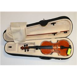 NATURAL 1/2 VIOLIN WITH BOW & CASE