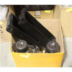 BOX OF THERMOS', ASSORTED MEASURING CUPS