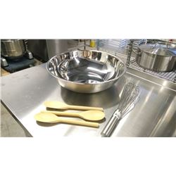 8QT BOWL, 14" WHIP, WOOD SPOONS - LOT OF 5 PIECES