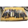 Image 1 : LOT OF 30 KITCHEN KNIVES AND CUTTING BOARD