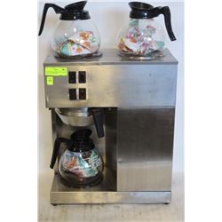 BUNN COFFEE MAKER WITH 3 POTS AND 1 EXTRA FILTER