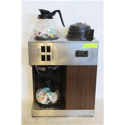 BUNN COFFEE MAKER WITH 2 POTS AND 1 EXTRA FILTER