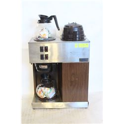 BUNN COFFEE MAKER WITH 2 POTS AND 1 EXTRA FILTER