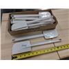 Image 1 : 14” WHITE RUBBER "FLAT SPATULAS W/PLASTIC HANDLE