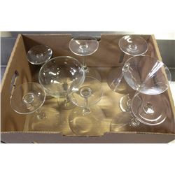 FLAT OF ASSORTED GLASSWARE/DRINKING CUPS