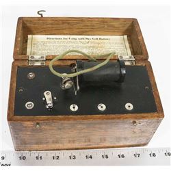 VINTAGE DRY CELL BATTERY IN WOOD BOX