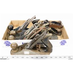FLAT OF ANTIQUE WOOD PLANES.