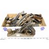 Image 1 : FLAT OF ANTIQUE WOOD PLANES.