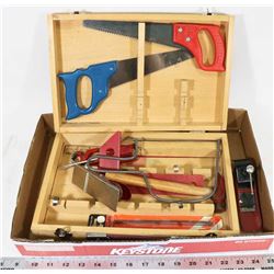 VINTAGE KIDS WOODEN TOOL SET