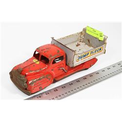 1940S LINCOLN TOYS DUMP TRUCK.