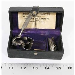 1914 EVER READY  “LITTLE LATHER CATCHER” RAZOR.