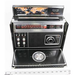 ZENITH TWELVE BAND TRANS OCEANIC PORTABLE RADIO