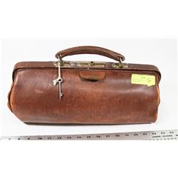 1930'S ENGLISH DOCTORS MEDICAL BAG WITH KEY