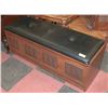 Image 1 : VINTAGE CEDAR STORAGE CHEST W/LEATHER