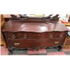 Image 2 : 1930'S ERA 4 DRAWER CARVED BEDROOM VANITY DRESSER