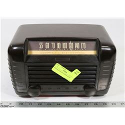 1950S RCA RADIO MODEL BT502.