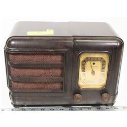 1939 PHILCO RADIO MODEL 39 3B4.