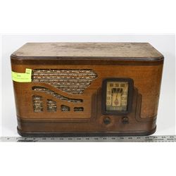 1930S VIKING RADIO MODEL 40B5.