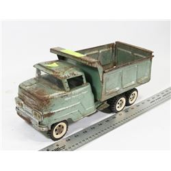1958 STRUCTO HYDRAULIC DUMPSTER TRUCK.