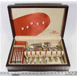 1950S ROGERS BROS 8PC SILVERWARE SET.
