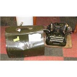 ANTIQUE 1912 THE OLIVER, TYPEWRITER WITH LID