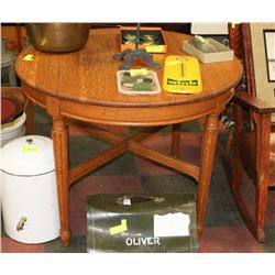 ANTIQUE OAK DINING TABLE