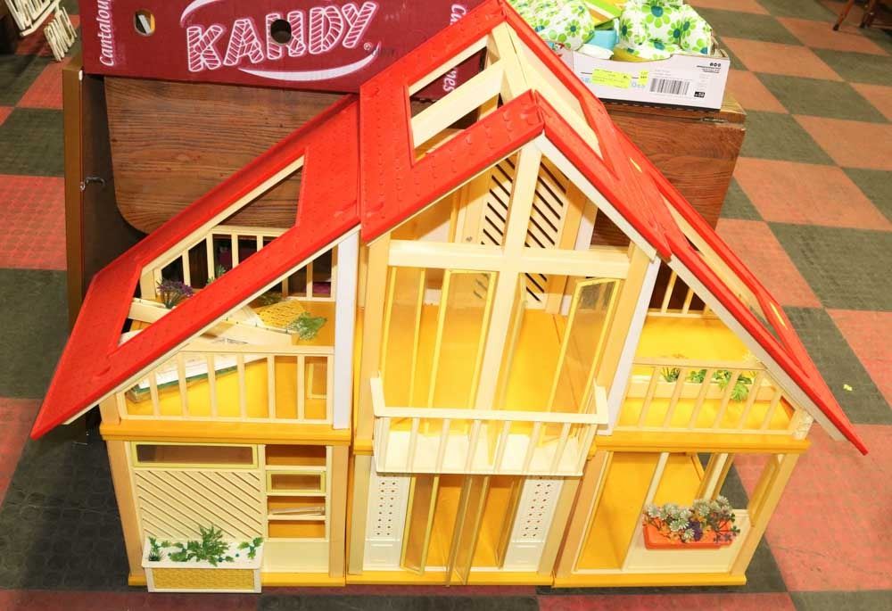 VINTAGE 1978 BARBIE DREAM HOUSE - Kastner Auctions