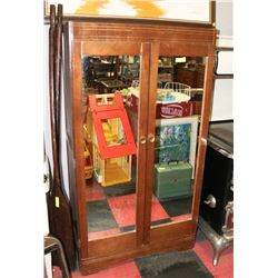 VINTAGE WARDROBE, MADE IN QUEBEC