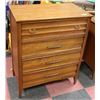 Image 1 : VINTAGE SOLID WOOD 4-DRAWER DRESSER -