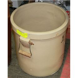 5 GALLON MEDALTA CROCK WOOD HANDLES