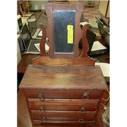 1920’S SALESMAN SAMPLE MINIATURE DRESSER