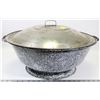 Image 1 : ANTIQUE GRANITE KNEADING BREAD PAN
