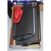 Image 1 : FLAT OF NON-STICK BAKEWARES & SILICONE POT HOLDER