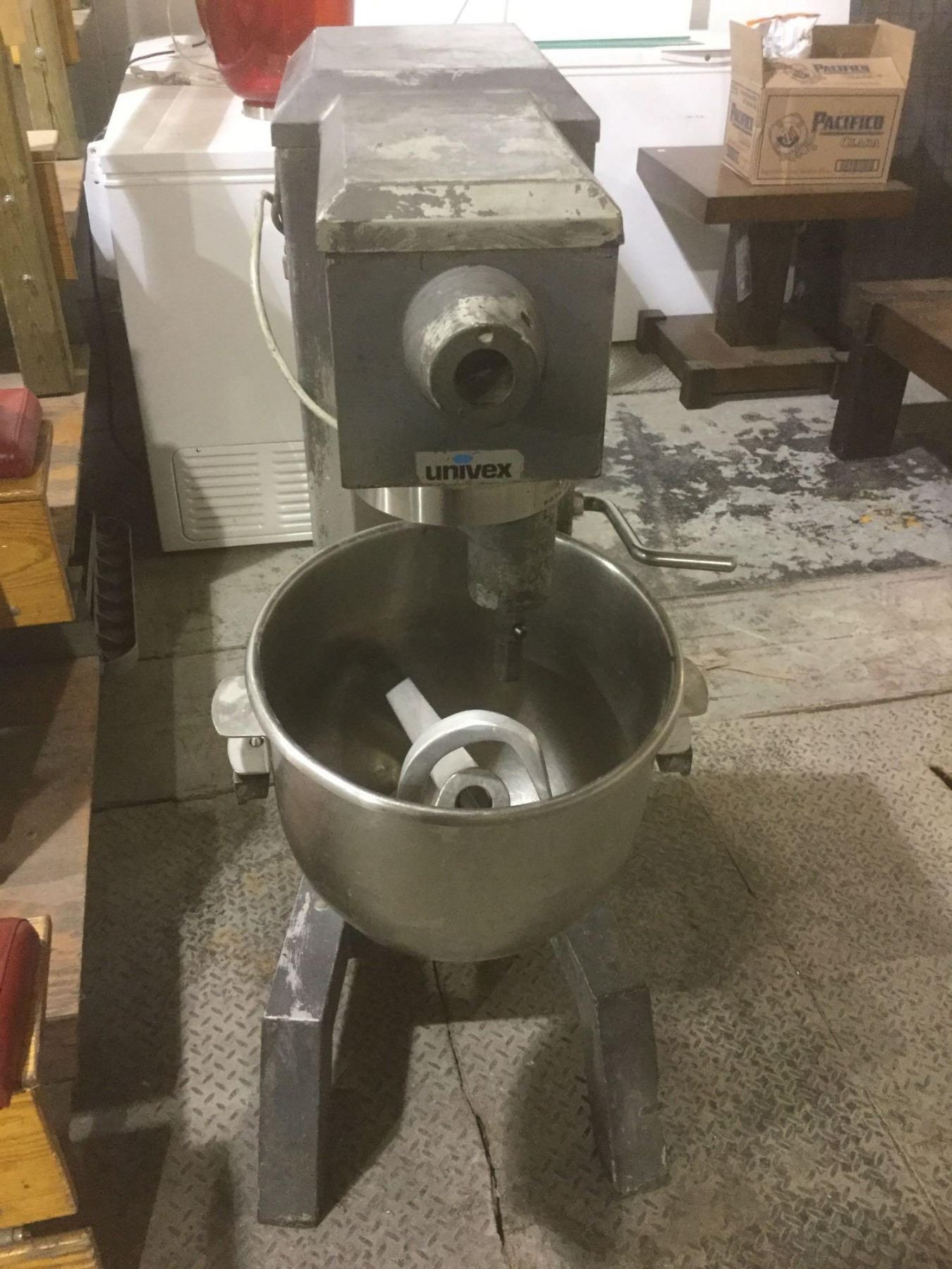 Univex IndustrialMixer w/ Mixing Bowl, Dough Hook Paddle