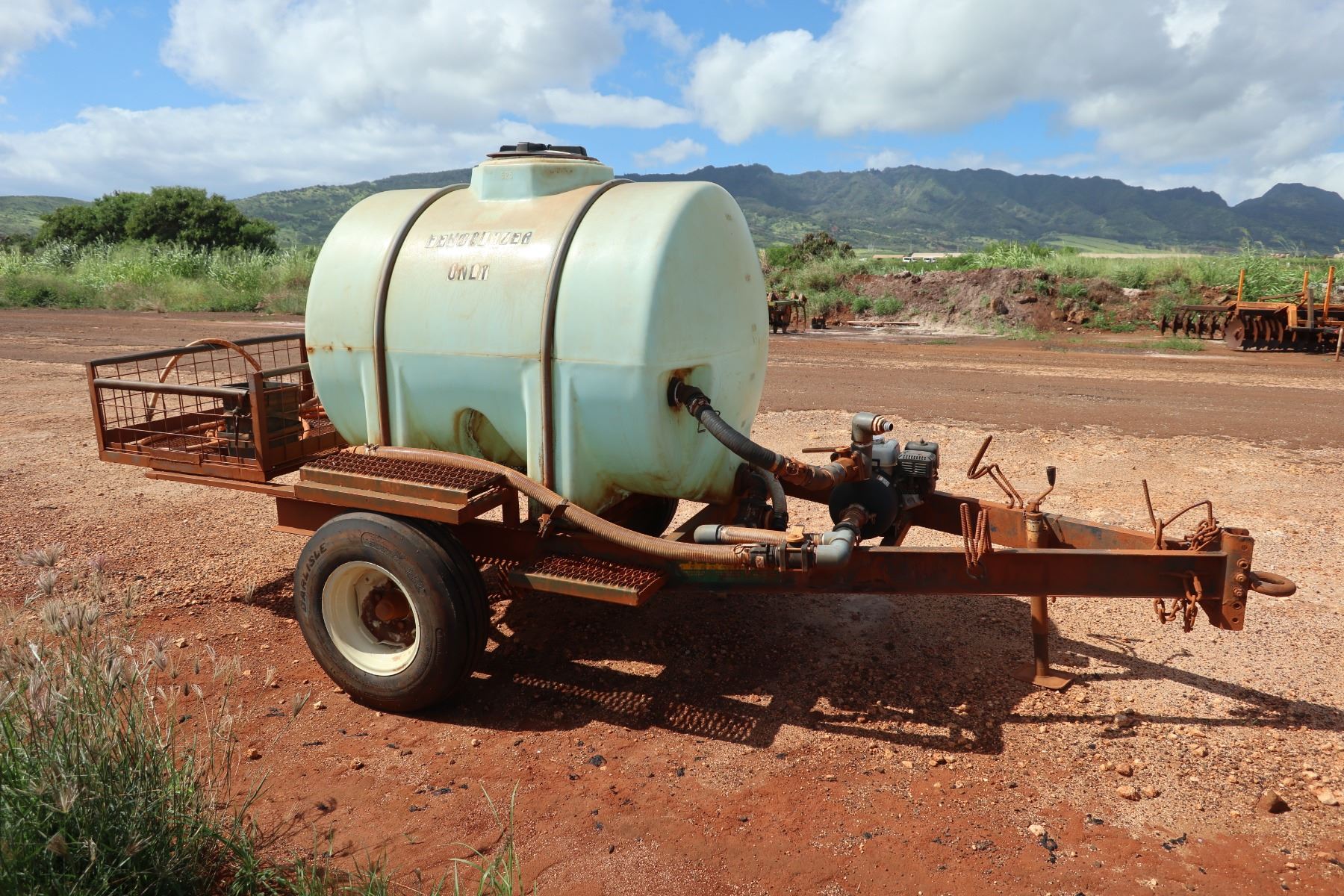 Trailer-Mounted Fertilizer Spray Tank w/ Honda Gas Pump