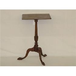 WALNUT SQUARE TOP QUEEN ANNE CANDLESTAND W/ CABRIOLE LEGS