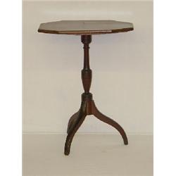 19TH CENT. MAHOGANY SPIDER LEG TIP CANDLESTAND W/ SHAPED TOP & LINE INLAY